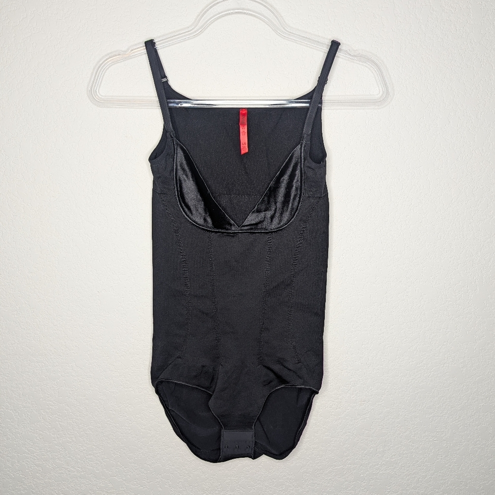 SPANX Black Large Bodysuit Slimming Shapewear with snap crotch